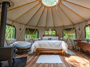 17' yurt interior